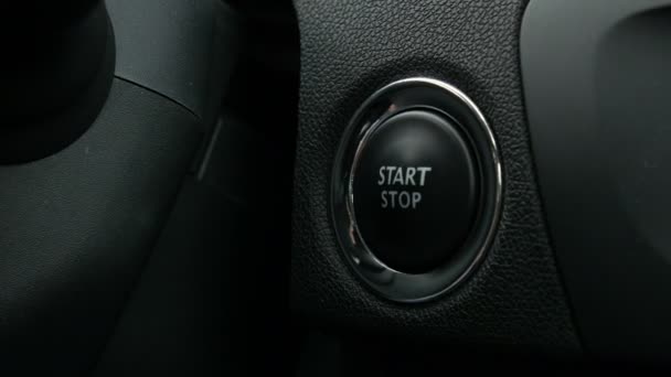 Stopknop van de start van de motor van een moderne auto-interieur — Stockvideo