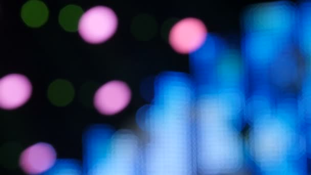 화려한 레이 무대의 배경에서 빛의 흐릿한 초점 — 비디오