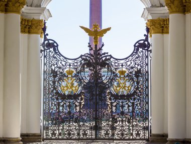 Eyalet Ermitaj Müzesi kapısı. St. Petersburg 'da. Rusya.