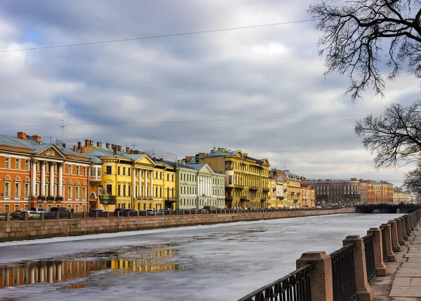 Река Фонтанка весной. Санкт-Петербург. Россия . — стоковое фото