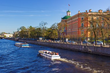 Mikhailovsky kale manzarası. Setin Fontanka Nehri'nin. Saint Petersburg. Rusya.