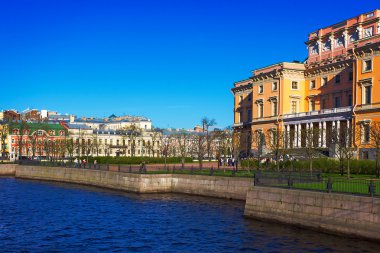 Mikhailovsky kale manzarası. Setin Moika Nehri'nin. 