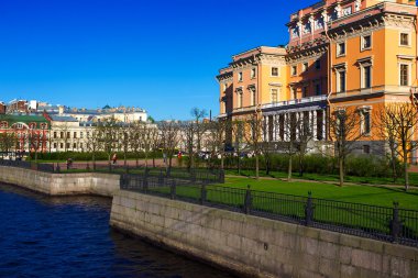 Mikhailovsky kale manzarası. Setin Moika Nehri'nin. 