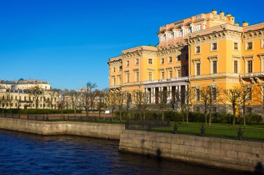 Mikhailovsky kale manzarası. Setin Moika Nehri'nin. 