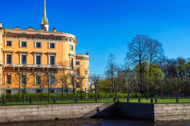 Mikhailovsky kale manzarası. Setin Moika Nehri'nin. 
