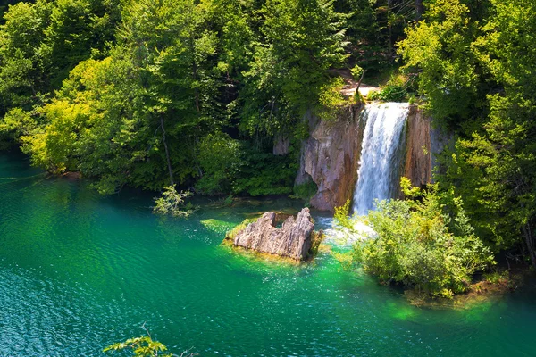Nemzeti park a Plitvicei-tavak, Horvátország. Veiw a fenti. — Stock Fotó