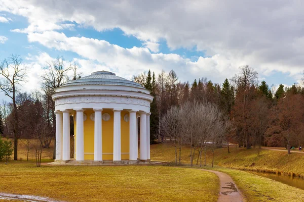 Sp Pavlovsk Park dostluk tapınakta görünümünü