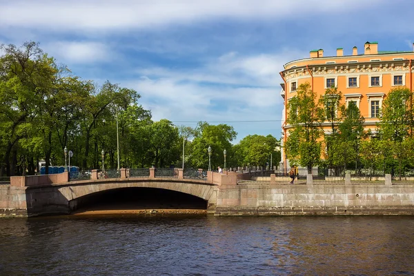 Mikhailovsky kale manzarası. Setin Fontanka Nehri'nin. Saint Petersburg. Rusya.