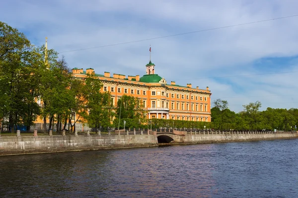 Mikhailovsky kale manzarası. Setin Fontanka Nehri'nin. Saint Petersburg. Rusya.