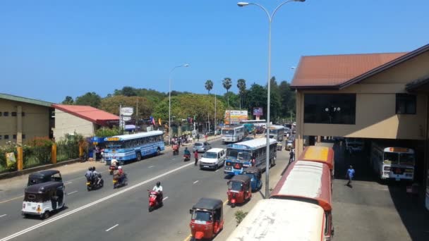 Galle, Sri Lanka - Circa February 2016: Traffic in the street. Srilankan street with buses, tuk tuks, motorcycle riders, people crossing street — Stock Video