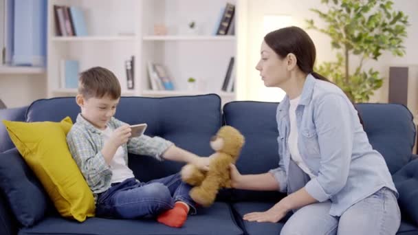 Little Gamer Ignoring Mother Teddy Bear Internet Addiction Relationship — Stock Video