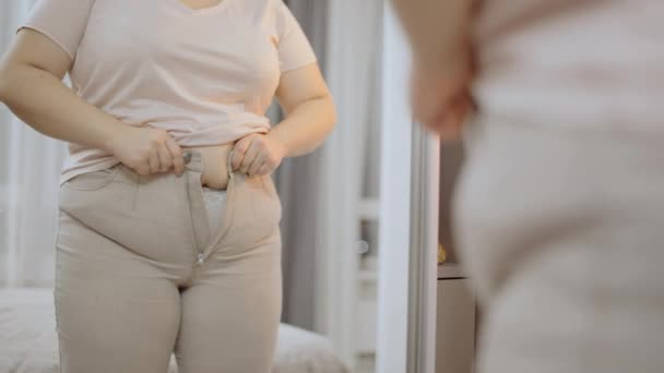 Mulher Tamanho Grande Calça Excesso Gordura Barriga Estilo Vida Insalubre — Vídeo de Stock