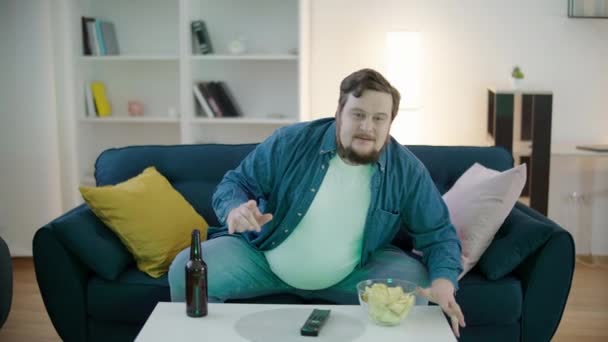 Angry Bachelor Drinking Beer Rooting Goal Watching Sport Match — Stock Video