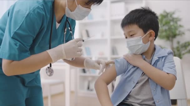 Female Nurse Injecting Vaccine Asian Boy Epidemic Prevention Healthcare — Stock Video