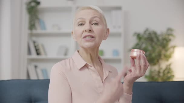 Güzel Bayan Yaşlanma Karşıtı Kozmetik Reklamları Güzellik Blogu Için Içerik — Stok video