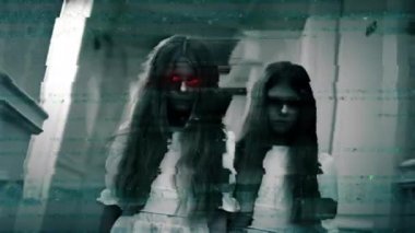 Korku sahnesi, ruha bakan iki ölü ikiz kız, korkunç kabus gibi çocuklar. Paranormal olaylar, hayalet aktivitesi, korku sahnesi, TV çarpıtma efekti