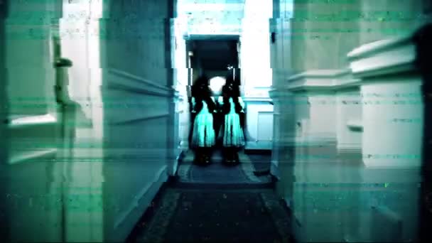 Spökiga Tvillingflickor Står Läskiga Hotellhallen Skräckscen Besatta Barn Paranormala Händelser — Stockvideo