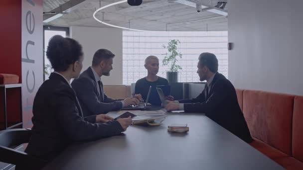 Company Workers Reporting Female Team Leader Business Meeting Office — Stock Video