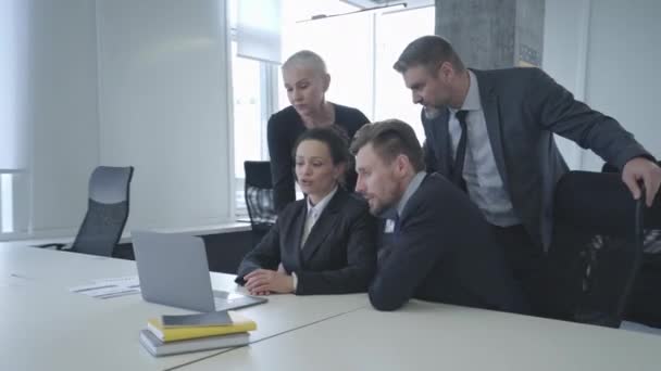 Team Professioneller Politikberater Diskutiert Aufgabe Gemeinsam Coworking — Stockvideo