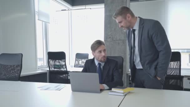 Nervous Male Boss Shouting Colleague Work Mistake Poor Business Ethics — Stock Video