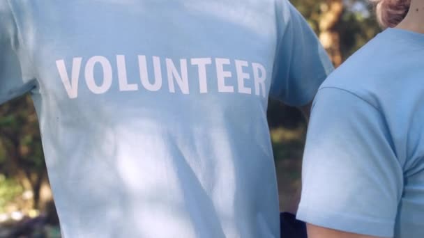 Люди Волонтерських Футболках Некомерційна Організація Готова Допомогти Командна Робота — стокове відео