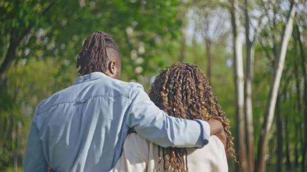 Young Black Couple Walking Kissing Green Park People Romantic Date — Stock Video