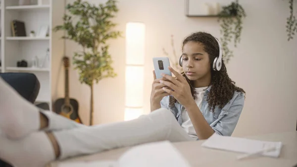 African Teen Girl Headset Watching Videos Smartphone Gadget Addiction — Fotografia de Stock