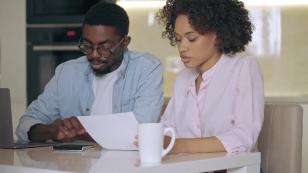 Karı Koca Birlikte Bütçe Planlaması Ipotek Ödemeleri Harcamalar — Stok video