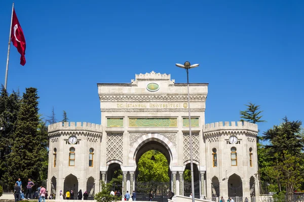 O portão principal da Universidade de Istambul — Fotografia de Stock