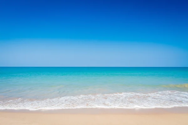 Plage d'été avec le sable blanc Photos De Stock Libres De Droits