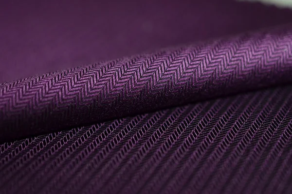 Primer plano rollo púrpura tela de camisa — Foto de Stock