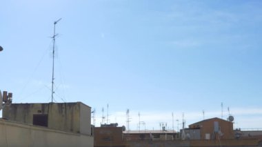 güneşli bir gün şehir binaları