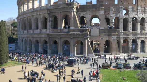 Römisches Kolosseum an einem Sommertag — Stockvideo