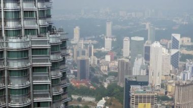 yoğun şehir içinde gökdelenler