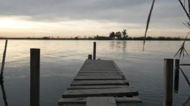 Gün batımında iskele dock