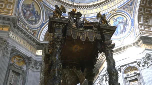 Intérieur de la cathédrale de saint Pierre — Video