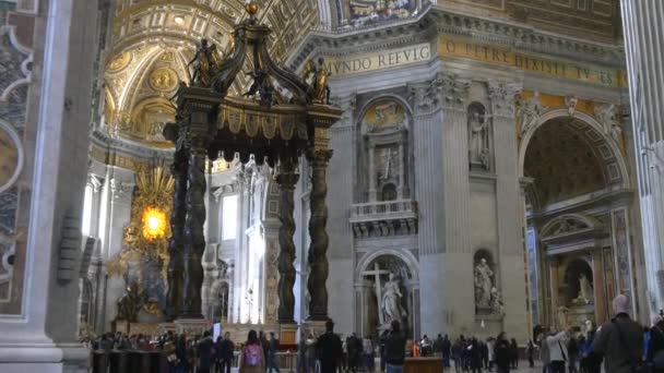 Wnętrze katedry Świętego Piotra — Wideo stockowe