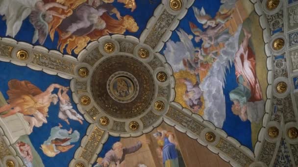 Plafond de l'église avec peinture dans la cathédrale — Video