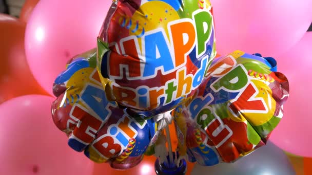 Message d'anniversaire joyeux sur les ballons — Video