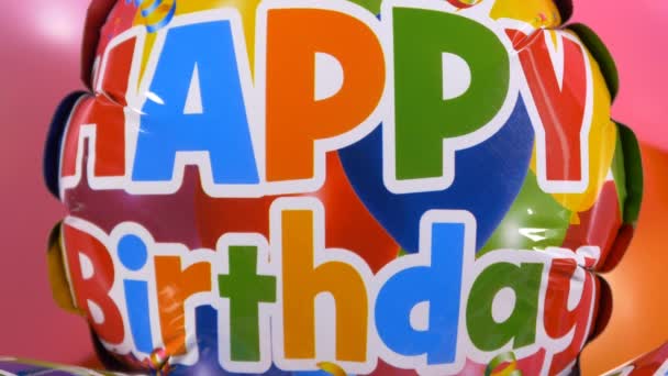 Щасливе повідомлення про день народження на повітряних кулях — стокове відео