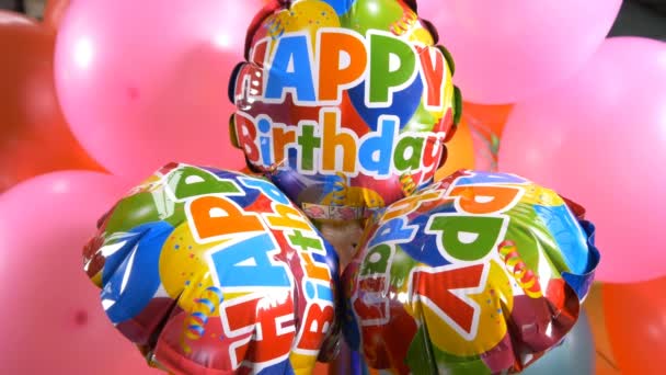 Message d'anniversaire joyeux sur les ballons — Video