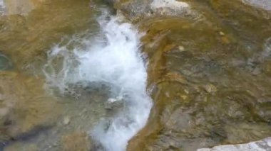 dağ nehir ve şelale