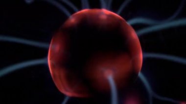 Plazma topu aydınlatma siyah arka plan üzerine