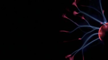 Plazma topu aydınlatma siyah arka plan üzerine