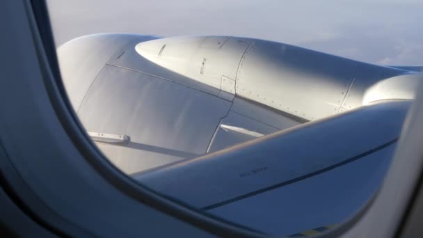 Ala de avión sobre nubes — Vídeos de Stock