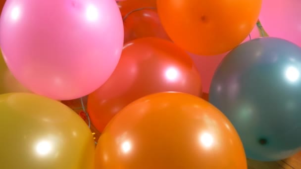 Feliz cumpleaños globos de colores — Vídeos de Stock