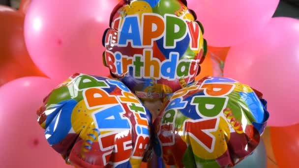 Message d'anniversaire joyeux sur les ballons — Video