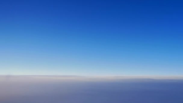 Vista aérea del cielo desde el avión — Vídeo de stock