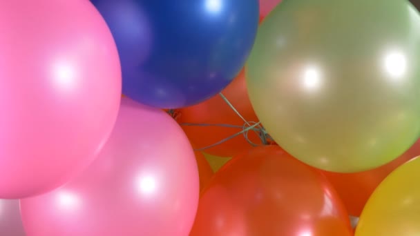 Feliz cumpleaños globos de colores — Vídeo de stock