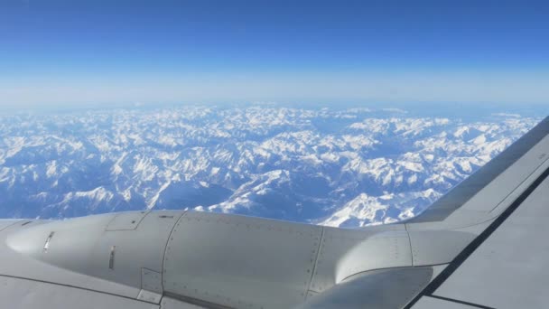 Montagnes enneigées au lever du soleil — Video